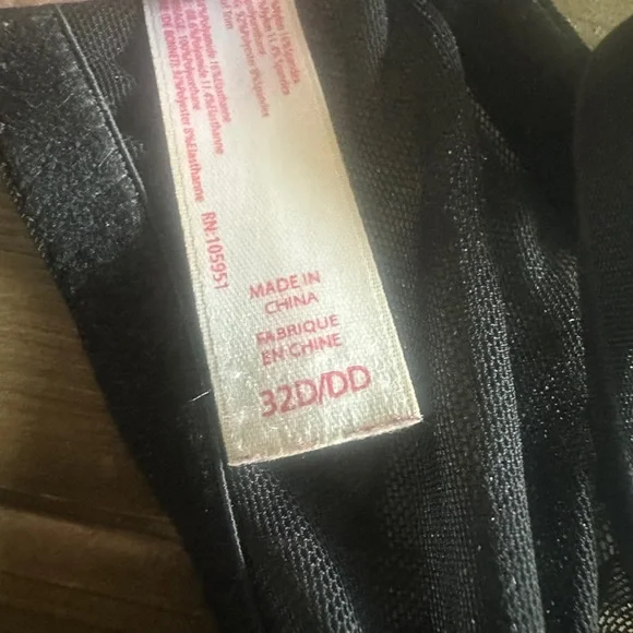 Black Lace Josie Natori Bra with lace trim underside 32D/DD - Picture 6 of 7